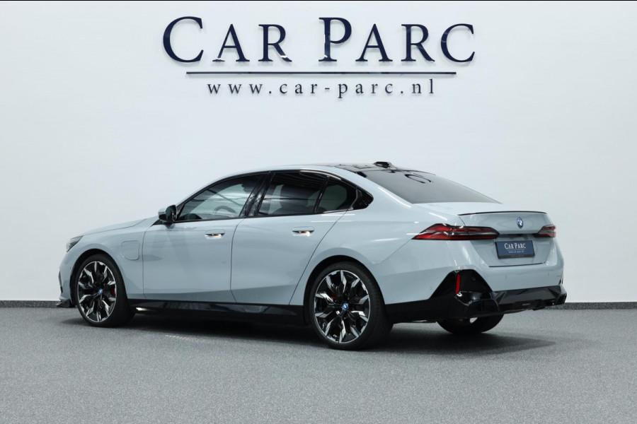 BMW 5 Serie 550e xDrive 489+PK M-Performance LASERLIGHT/BOWERS & WILKINS/PANO/LEDER/HUD/20" LMV/360 CAM/ACC/ECC/FABRIEKSGARANTIE!