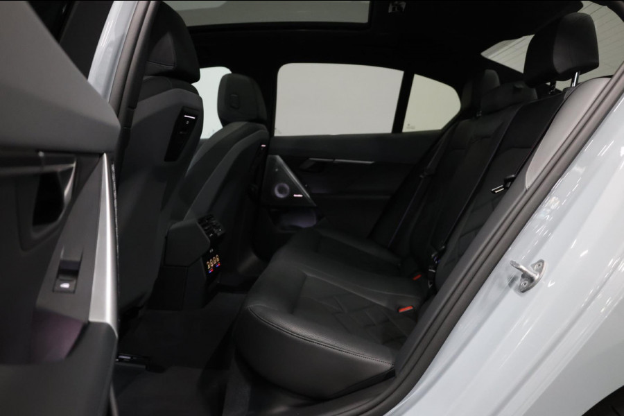 BMW 5 Serie 550e xDrive 489+PK M-Performance LASERLIGHT/BOWERS & WILKINS/PANO/LEDER/HUD/20" LMV/360 CAM/ACC/ECC/FABRIEKSGARANTIE!