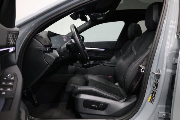BMW 5 Serie 550e xDrive 489+PK M-Performance LASERLIGHT/BOWERS & WILKINS/PANO/LEDER/HUD/20" LMV/360 CAM/ACC/ECC/FABRIEKSGARANTIE!