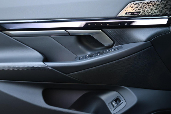 BMW 5 Serie 550e xDrive 489+PK M-Performance LASERLIGHT/BOWERS & WILKINS/PANO/LEDER/HUD/20" LMV/360 CAM/ACC/ECC/FABRIEKSGARANTIE!