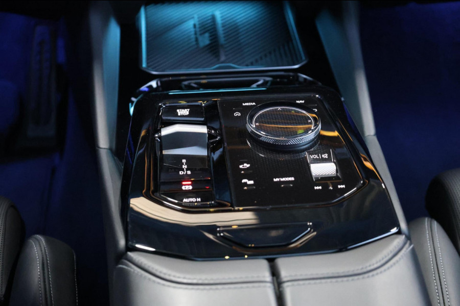 BMW 5 Serie 550e xDrive 489+PK M-Performance LASERLIGHT/BOWERS & WILKINS/PANO/LEDER/HUD/20" LMV/360 CAM/ACC/ECC/FABRIEKSGARANTIE!