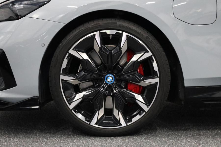 BMW 5 Serie 550e xDrive 489+PK M-Performance LASERLIGHT/BOWERS & WILKINS/PANO/LEDER/HUD/20" LMV/360 CAM/ACC/ECC/FABRIEKSGARANTIE!