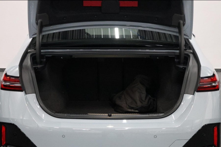 BMW 5 Serie 550e xDrive 489+PK M-Performance LASERLIGHT/BOWERS & WILKINS/PANO/LEDER/HUD/20" LMV/360 CAM/ACC/ECC/FABRIEKSGARANTIE!