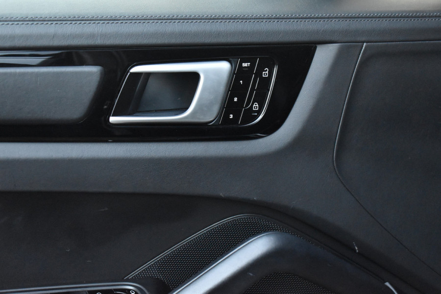 Porsche Cayenne Coupé 3.0 E-Hybrid 462pk SportDesign | Pano | Massage | 360 Camera | Stoelventilatie | Luchtvering | Bose | Orig. NL |