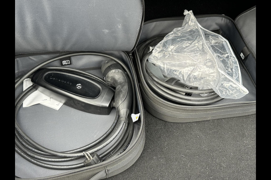 Mercedes-Benz C-Klasse 300 e AMG Line PHEV| SUPER COMPLEET| PANO| ELEK. TREKHAAK. | ELEK. ACHTERKLEP| ELEK. STOELEN| ADAPTIVE CRUISE| DODE HOEK|