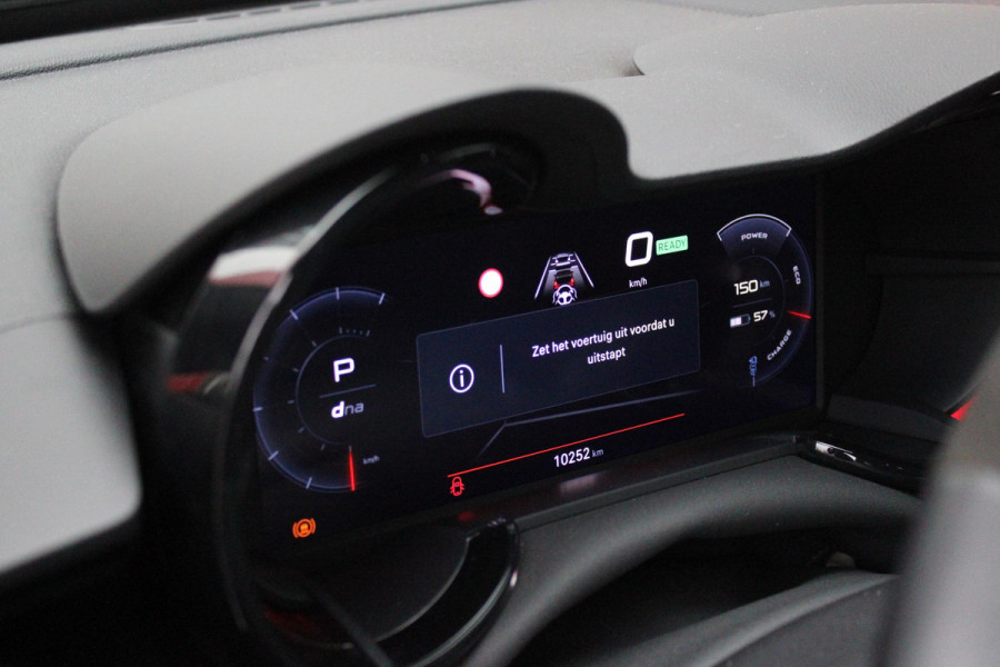 Alfa Romeo junior Elettrica VELOCE 280PK 54 kWh | SPORT PACK (SABELT SPORTSTOELEN ELEKTRISCH BEDIENBAAR OP DE BESTUURDERSSTOEL/STOEL VERWARMING/ALUMINIUM INSTAPLIJSTEN EN PEDALEN/PERFROMANCE STUURWIEL MET ALCANTARA/PERFORMANCE BODYKIT "PROGRESSO"/AMBIENT LIGHT/GETINTE ACHETRRUITEN | TECHNO PACK (LED MATRIX KOPLAMPEN/AUTOMATISCH DIMMENDE BINNENSPIEGEL/DRAADLOZE TELEFOONLADER/DODEHOEK DETECTIE/NAVIGATIE/ELEKTRISCH BEDIENBARE ACHTERKLEP/KEYLESS ENTRY/KEYLESS START/ADAPTIVE CRUISE CONTROL/ACHTERUITRIJ CAMERA) | DRAADLOZE APPLE CARPLAY/ANDROID AUTO | 20" LICHTMETALEN VELGEN "VENTI" | RODE RE