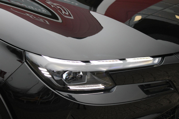 Alfa Romeo junior Elettrica VELOCE 280PK 54 kWh | SPORT PACK (SABELT SPORTSTOELEN ELEKTRISCH BEDIENBAAR OP DE BESTUURDERSSTOEL/STOEL VERWARMING/ALUMINIUM INSTAPLIJSTEN EN PEDALEN/PERFROMANCE STUURWIEL MET ALCANTARA/PERFORMANCE BODYKIT "PROGRESSO"/AMBIENT LIGHT/GETINTE ACHETRRUITEN | TECHNO PACK (LED MATRIX KOPLAMPEN/AUTOMATISCH DIMMENDE BINNENSPIEGEL/DRAADLOZE TELEFOONLADER/DODEHOEK DETECTIE/NAVIGATIE/ELEKTRISCH BEDIENBARE ACHTERKLEP/KEYLESS ENTRY/KEYLESS START/ADAPTIVE CRUISE CONTROL/ACHTERUITRIJ CAMERA) | DRAADLOZE APPLE CARPLAY/ANDROID AUTO | 20" LICHTMETALEN VELGEN "VENTI" | RODE RE