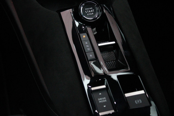 Alfa Romeo junior Elettrica VELOCE 280PK 54 kWh | SPORT PACK (SABELT SPORTSTOELEN ELEKTRISCH BEDIENBAAR OP DE BESTUURDERSSTOEL/STOEL VERWARMING/ALUMINIUM INSTAPLIJSTEN EN PEDALEN/PERFROMANCE STUURWIEL MET ALCANTARA/PERFORMANCE BODYKIT "PROGRESSO"/AMBIENT LIGHT/GETINTE ACHETRRUITEN | TECHNO PACK (LED MATRIX KOPLAMPEN/AUTOMATISCH DIMMENDE BINNENSPIEGEL/DRAADLOZE TELEFOONLADER/DODEHOEK DETECTIE/NAVIGATIE/ELEKTRISCH BEDIENBARE ACHTERKLEP/KEYLESS ENTRY/KEYLESS START/ADAPTIVE CRUISE CONTROL/ACHTERUITRIJ CAMERA) | DRAADLOZE APPLE CARPLAY/ANDROID AUTO | 20" LICHTMETALEN VELGEN "VENTI" | RODE RE