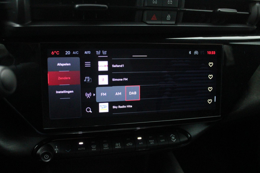 Alfa Romeo junior Elettrica VELOCE 280PK 54 kWh | SPORT PACK (SABELT SPORTSTOELEN ELEKTRISCH BEDIENBAAR OP DE BESTUURDERSSTOEL/STOEL VERWARMING/ALUMINIUM INSTAPLIJSTEN EN PEDALEN/PERFROMANCE STUURWIEL MET ALCANTARA/PERFORMANCE BODYKIT "PROGRESSO"/AMBIENT LIGHT/GETINTE ACHETRRUITEN | TECHNO PACK (LED MATRIX KOPLAMPEN/AUTOMATISCH DIMMENDE BINNENSPIEGEL/DRAADLOZE TELEFOONLADER/DODEHOEK DETECTIE/NAVIGATIE/ELEKTRISCH BEDIENBARE ACHTERKLEP/KEYLESS ENTRY/KEYLESS START/ADAPTIVE CRUISE CONTROL/ACHTERUITRIJ CAMERA) | DRAADLOZE APPLE CARPLAY/ANDROID AUTO | 20" LICHTMETALEN VELGEN "VENTI" | RODE RE