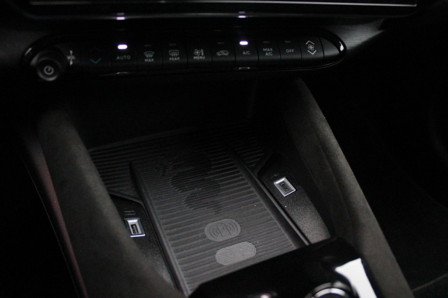 Alfa Romeo junior Elettrica VELOCE 280PK 54 kWh | SPORT PACK (SABELT SPORTSTOELEN ELEKTRISCH BEDIENBAAR OP DE BESTUURDERSSTOEL/STOEL VERWARMING/ALUMINIUM INSTAPLIJSTEN EN PEDALEN/PERFROMANCE STUURWIEL MET ALCANTARA/PERFORMANCE BODYKIT "PROGRESSO"/AMBIENT LIGHT/GETINTE ACHETRRUITEN | TECHNO PACK (LED MATRIX KOPLAMPEN/AUTOMATISCH DIMMENDE BINNENSPIEGEL/DRAADLOZE TELEFOONLADER/DODEHOEK DETECTIE/NAVIGATIE/ELEKTRISCH BEDIENBARE ACHTERKLEP/KEYLESS ENTRY/KEYLESS START/ADAPTIVE CRUISE CONTROL/ACHTERUITRIJ CAMERA) | DRAADLOZE APPLE CARPLAY/ANDROID AUTO | 20" LICHTMETALEN VELGEN "VENTI" | RODE RE