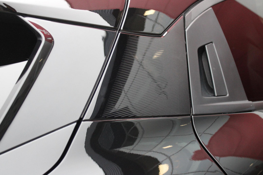 Alfa Romeo junior Elettrica VELOCE 280PK 54 kWh | SPORT PACK (SABELT SPORTSTOELEN ELEKTRISCH BEDIENBAAR OP DE BESTUURDERSSTOEL/STOEL VERWARMING/ALUMINIUM INSTAPLIJSTEN EN PEDALEN/PERFROMANCE STUURWIEL MET ALCANTARA/PERFORMANCE BODYKIT "PROGRESSO"/AMBIENT LIGHT/GETINTE ACHETRRUITEN | TECHNO PACK (LED MATRIX KOPLAMPEN/AUTOMATISCH DIMMENDE BINNENSPIEGEL/DRAADLOZE TELEFOONLADER/DODEHOEK DETECTIE/NAVIGATIE/ELEKTRISCH BEDIENBARE ACHTERKLEP/KEYLESS ENTRY/KEYLESS START/ADAPTIVE CRUISE CONTROL/ACHTERUITRIJ CAMERA) | DRAADLOZE APPLE CARPLAY/ANDROID AUTO | 20" LICHTMETALEN VELGEN "VENTI" | RODE RE