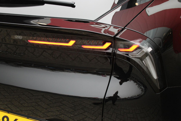 Alfa Romeo junior Elettrica VELOCE 280PK 54 kWh | SPORT PACK (SABELT SPORTSTOELEN ELEKTRISCH BEDIENBAAR OP DE BESTUURDERSSTOEL/STOEL VERWARMING/ALUMINIUM INSTAPLIJSTEN EN PEDALEN/PERFROMANCE STUURWIEL MET ALCANTARA/PERFORMANCE BODYKIT "PROGRESSO"/AMBIENT LIGHT/GETINTE ACHETRRUITEN | TECHNO PACK (LED MATRIX KOPLAMPEN/AUTOMATISCH DIMMENDE BINNENSPIEGEL/DRAADLOZE TELEFOONLADER/DODEHOEK DETECTIE/NAVIGATIE/ELEKTRISCH BEDIENBARE ACHTERKLEP/KEYLESS ENTRY/KEYLESS START/ADAPTIVE CRUISE CONTROL/ACHTERUITRIJ CAMERA) | DRAADLOZE APPLE CARPLAY/ANDROID AUTO | 20" LICHTMETALEN VELGEN "VENTI" | RODE RE