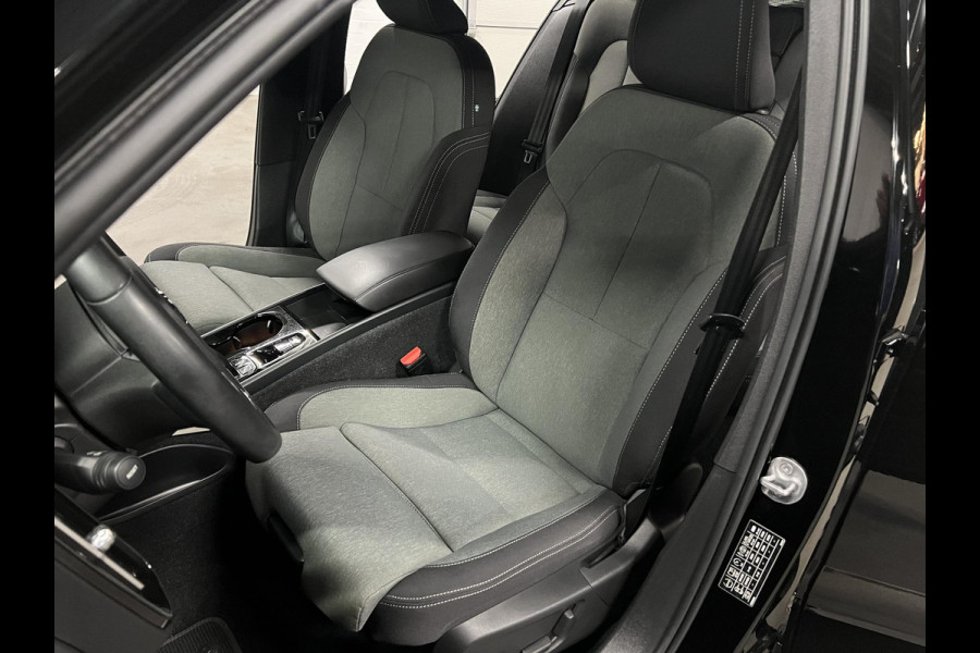 Volvo XC40 T4 RECHARGE PLUS DARK Trekhaak | Stoel-/stuurverwarming | Cruise control | Achteruitrij camera | Carplay