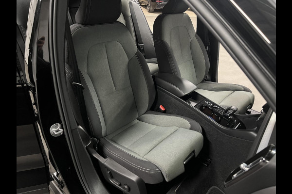 Volvo XC40 T4 RECHARGE PLUS DARK Trekhaak | Stoel-/stuurverwarming | Cruise control | Achteruitrij camera | Carplay