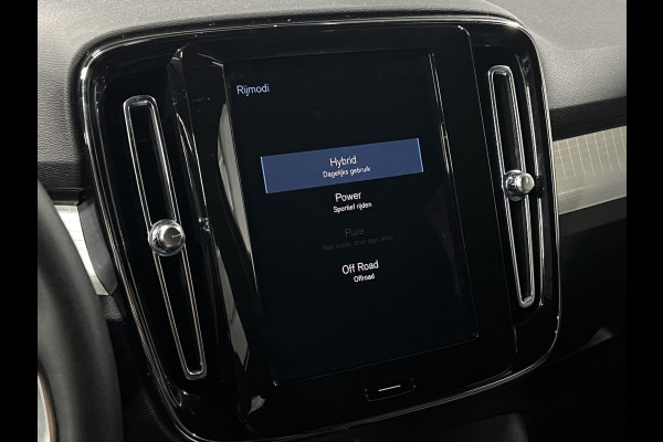 Volvo XC40 T4 RECHARGE PLUS DARK Trekhaak | Stoel-/stuurverwarming | Cruise control | Achteruitrij camera | Carplay