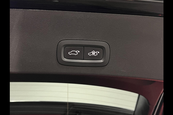 Volvo XC40 T4 RECHARGE PLUS DARK Trekhaak | Stoel-/stuurverwarming | Cruise control | Achteruitrij camera | Carplay