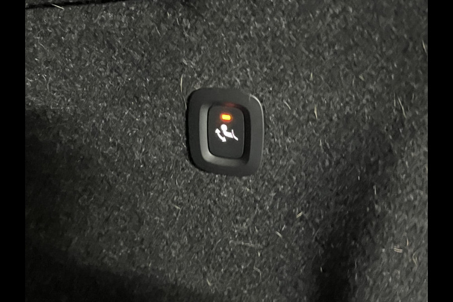 Volvo XC40 T4 RECHARGE PLUS DARK Trekhaak | Stoel-/stuurverwarming | Cruise control | Achteruitrij camera | Carplay