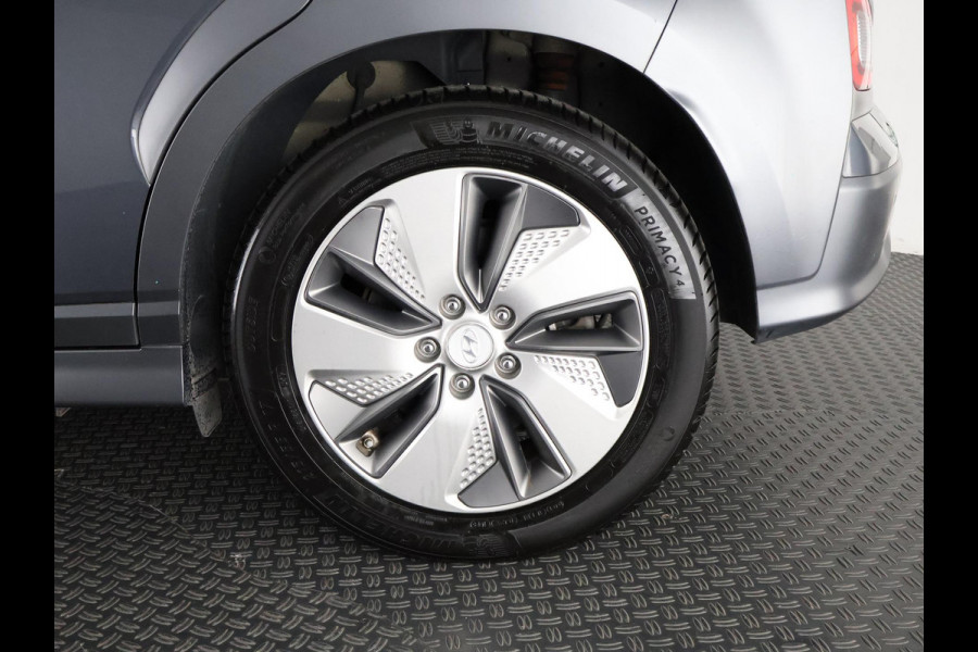 Hyundai Kona EV PRIMIUM 64 KWh ACCU 96% GARANTIE 2019* 1e EIG BEREIK TOT 487 KM WLTP!!! SCHUIFDAK ZEER LUXE
