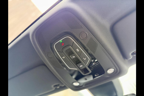 Audi A4 Avant 35 TFSI Competition S line Automaat | Panoramadak | Sfeerverlichting | LED verlichting | Climate & cruise control | Trekha