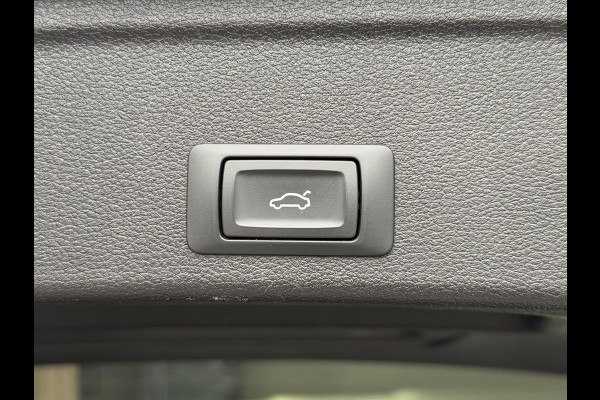 Audi A4 Avant 35 TFSI Competition S line Automaat | Panoramadak | Sfeerverlichting | LED verlichting | Climate & cruise control | Trekha