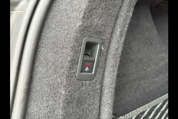 Audi A4 Avant 35 TFSI Competition S line Automaat | Panoramadak | Sfeerverlichting | LED verlichting | Climate & cruise control | Trekha