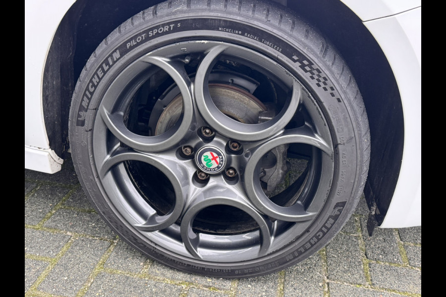 Alfa Romeo Giulietta 1.6 JTDm Sport | Meer foto's volgen! | Let op, rijdende auto, niet altijd aanwezig!