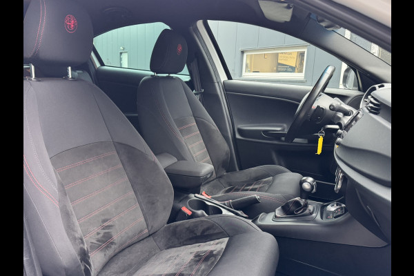 Alfa Romeo Giulietta 1.6 JTDm Sport | Meer foto's volgen! | Let op, rijdende auto, niet altijd aanwezig!