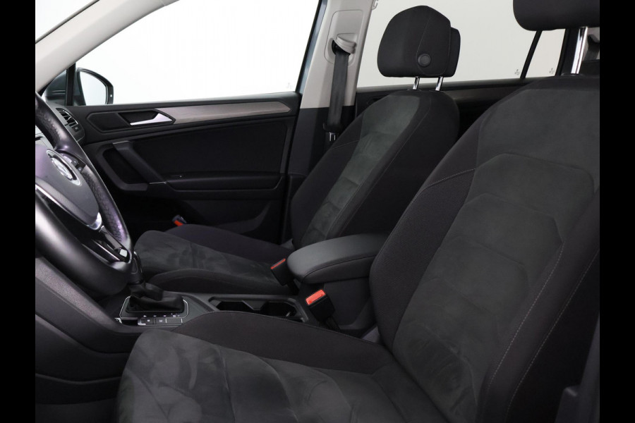 Volkswagen Tiguan Allspace 1.5 TSI AUTOMAAT.7 ZITS.GARANTIE 10-2030* PANODAK .PDC V+A. APPLE/ANDROID. STOELVERWARMING ETC ETC