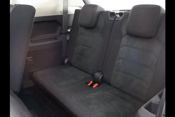 Volkswagen Tiguan Allspace 1.5 TSI AUTOMAAT.7 ZITS.GARANTIE 10-2030* PANODAK .PDC V+A. APPLE/ANDROID. STOELVERWARMING ETC ETC