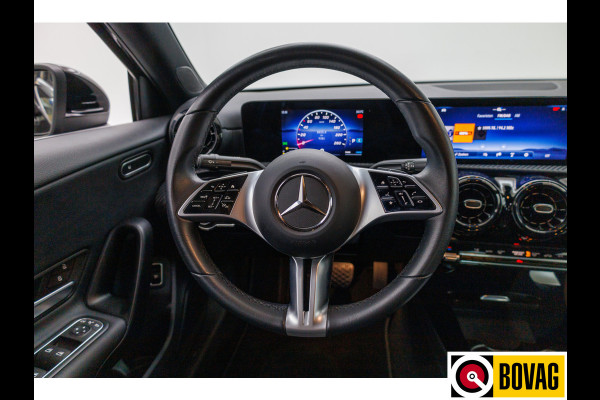 Mercedes-Benz A-Klasse 180 Star Edition | Facelift | 1/2 Leder | Sport stoelen | Led | Cruise control | Camera | PDC V+A, Stoelverwarming
