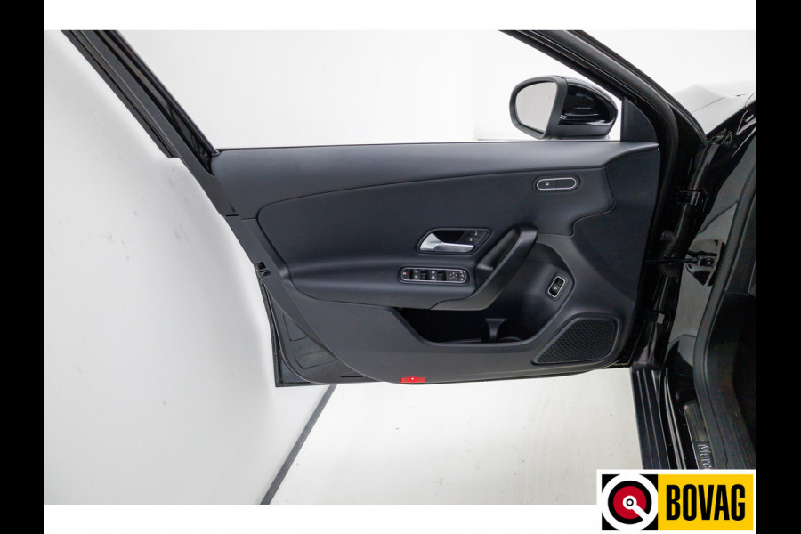 Mercedes-Benz A-Klasse 180 Star Edition | Facelift | 1/2 Leder | Sport stoelen | Led | Cruise control | Camera | PDC V+A, Stoelverwarming