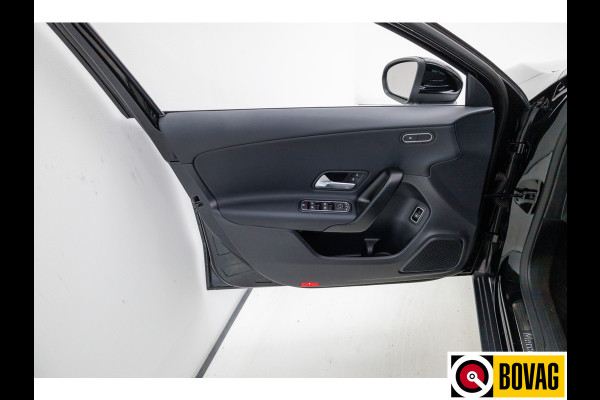 Mercedes-Benz A-Klasse 180 Star Edition | Facelift | 1/2 Leder | Sport stoelen | Led | Cruise control | Camera | PDC V+A, Stoelverwarming
