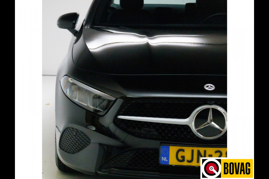 Mercedes-Benz A-Klasse 180 Star Edition | Facelift | 1/2 Leder | Sport stoelen | Led | Cruise control | Camera | PDC V+A, Stoelverwarming