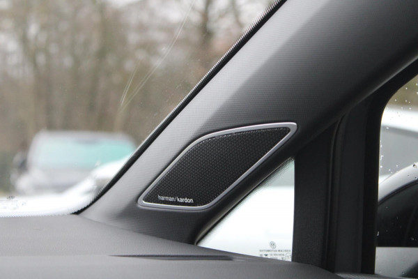 Volkswagen Golf 1.5 eTSI R-Line| Pano | HUD | HK | IQ | Elek trekhaak