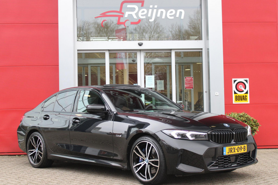 BMW 3-serie 330e 292PK xDRIVE | PANORAMISCH SCHUIF/KANTEL DAK | M-SPORT PRO-PAKKET | M-SPORT REMMEN UITGEVOERD IN DONKERBLAUW MET M LOGO | BMW LIVE COCKPIT PROFESSIONAL | CURVED DISPLAY |DRIVING ASSISTANT INCL. HEAD-UP DISPLAY | PARKING ASSIST INCL. ACHTERUITRIJCAMERA | ADAPTIEVE LED KOPLAMPEN |SHADOW LINE | M-SPORTSTOELEN VOOR | LEDER VERNASCA MET CONTRAST STIKSELS M-SPORT | STOEL VERWARMING | DRAADLOZE APPLE CARPLAY | ELEKTRISCH VERSTELBARE STOELEN MET GEHEUGEN FUNCTIE | HEAD UP DISPLAY | DRAADLOZE TELEFOONLADER | DODEHOEK BEWAKING | COMFORT PACK INCL. ELEKTRISCHE ACHTERKLEP | A
