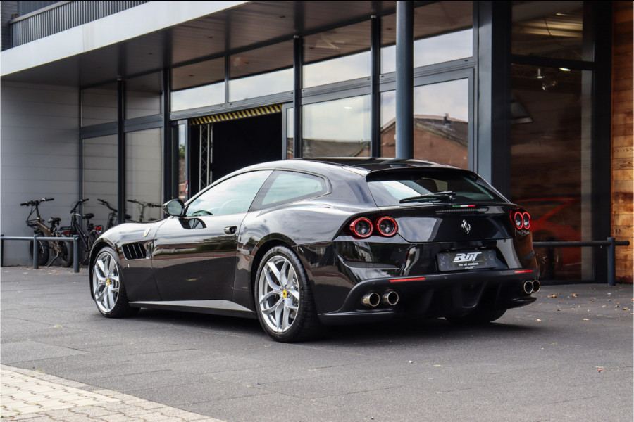 Ferrari GTC4 Lusso Turbo 3.9 V8 **APPROVED/Lift/360 camera/Pano/Ceramic/Carplay/20**