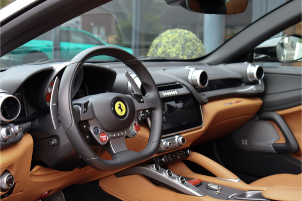 Ferrari GTC4 Lusso Turbo 3.9 V8 **APPROVED/Lift/360 camera/Pano/Ceramic/Carplay/20**