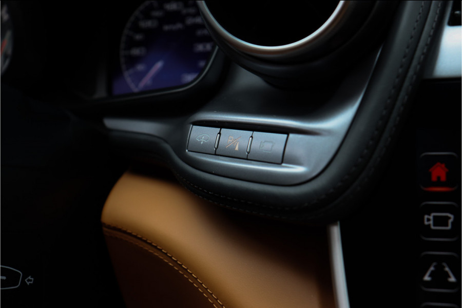 Ferrari GTC4 Lusso Turbo 3.9 V8 **APPROVED/Lift/360 camera/Pano/Ceramic/Carplay/20**