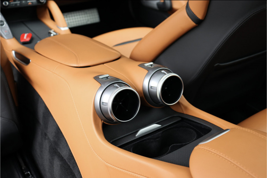 Ferrari GTC4 Lusso Turbo 3.9 V8 **APPROVED/Lift/360 camera/Pano/Ceramic/Carplay/20**