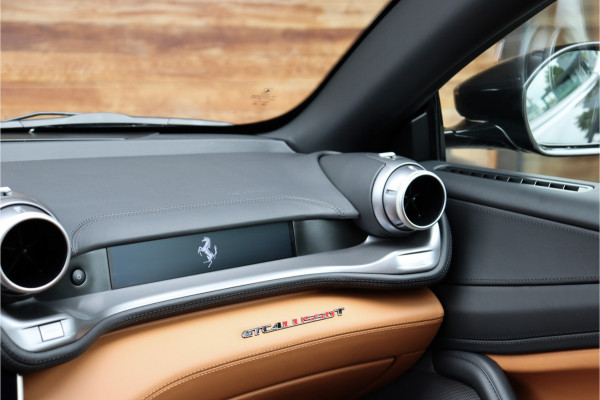 Ferrari GTC4 Lusso Turbo 3.9 V8 **APPROVED/Lift/360 camera/Pano/Ceramic/Carplay/20**