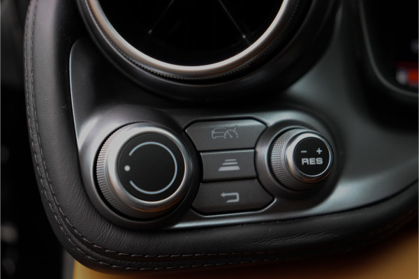 Ferrari GTC4 Lusso Turbo 3.9 V8 **APPROVED/Lift/360 camera/Pano/Ceramic/Carplay/20**