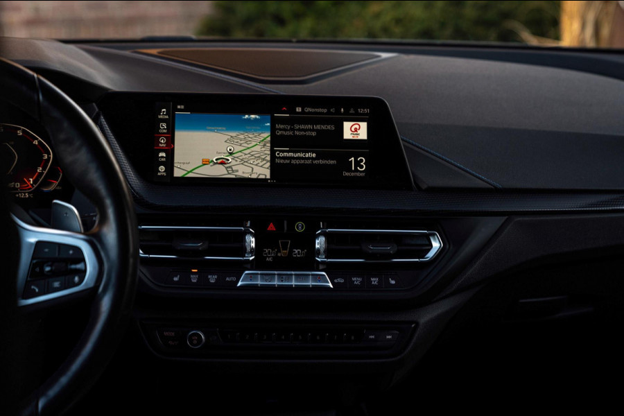 BMW 1-serie M135i xDrive High Executive 306 PK Dealer o.h. Adaptive Head Up H&K Camera Keyless 18''