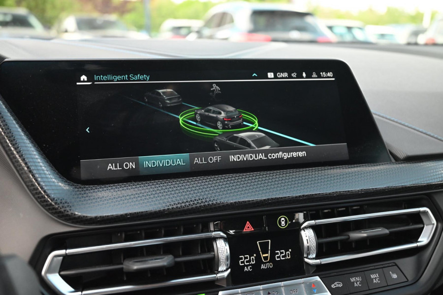 BMW 1-serie M135i xDrive High Executive 306 PK Dealer o.h. Adaptive Head Up H&K Camera Keyless 18''