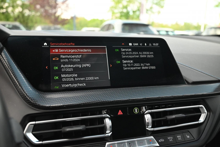 BMW 1-serie M135i xDrive High Executive 306 PK Dealer o.h. Adaptive Head Up H&K Camera Keyless 18''