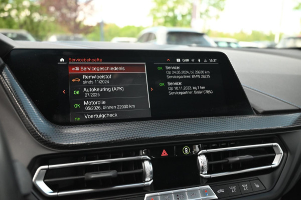 BMW 1-serie M135i xDrive High Executive 306 PK Dealer o.h. Adaptive Head Up H&K Camera Keyless 18''