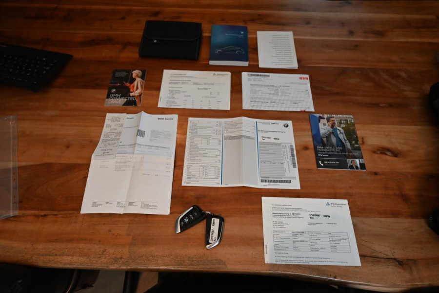 BMW 1-serie M135i xDrive High Executive 306 PK Dealer o.h. Adaptive Head Up H&K Camera Keyless 18''