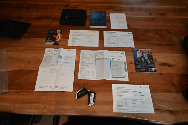 BMW 1-serie M135i xDrive High Executive 306 PK Dealer o.h. Adaptive Head Up H&K Camera Keyless 18''