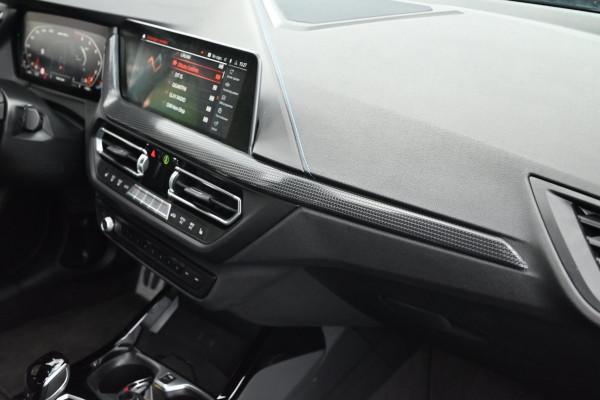 BMW 1-serie M135i xDrive High Executive 306 PK Dealer o.h. Adaptive Head Up H&K Camera Keyless 18''