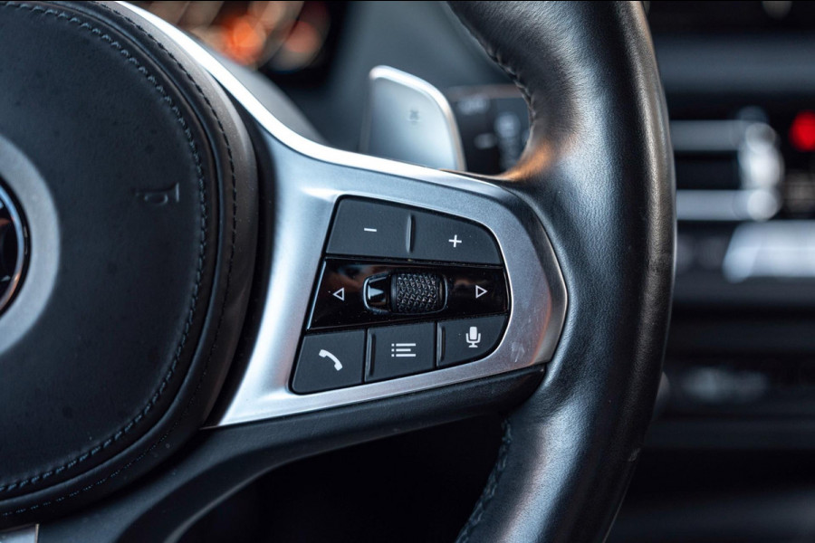 BMW 1-serie M135i xDrive High Executive 306 PK Dealer o.h. Adaptive Head Up H&K Camera Keyless 18''