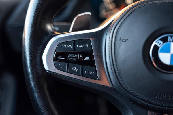 BMW 1-serie M135i xDrive High Executive 306 PK Dealer o.h. Adaptive Head Up H&K Camera Keyless 18''